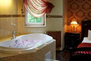 Отель VICTOR Hotel Resort & SPA Трускавец Люкс с гидромассажной ванной-1